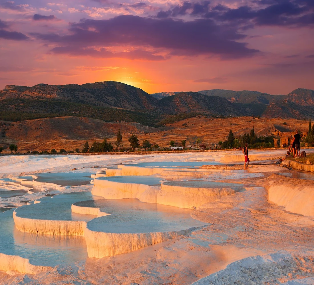 Pamukkale'de Turizm: Kaplıca Havuzlarında Rahatlama Pamukkale'de Turizm: Kaplıca Havuzlarında Rahatlama