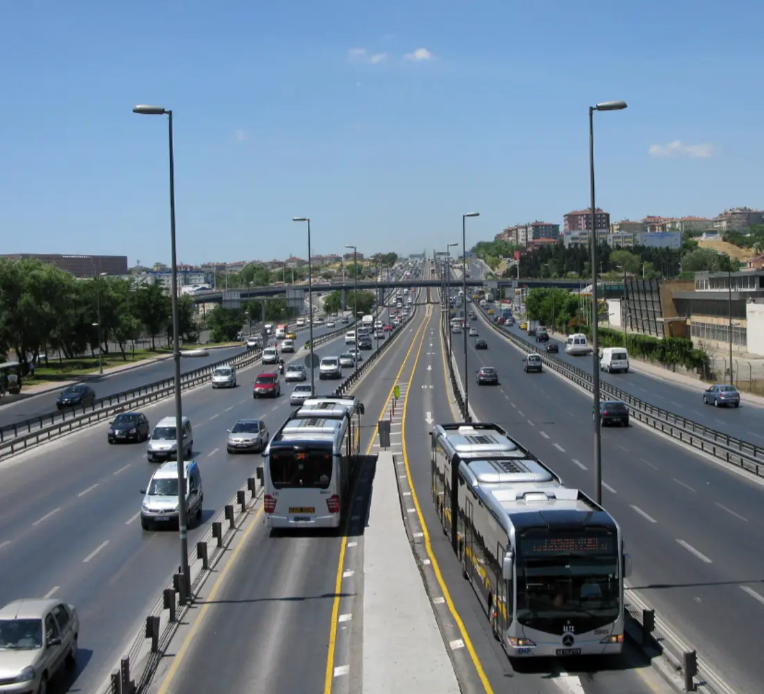 The importance of the Istanbul Metrobus line for the life of the bustling city. The importance of the Istanbul Metrobus line for the life of the bustling city.