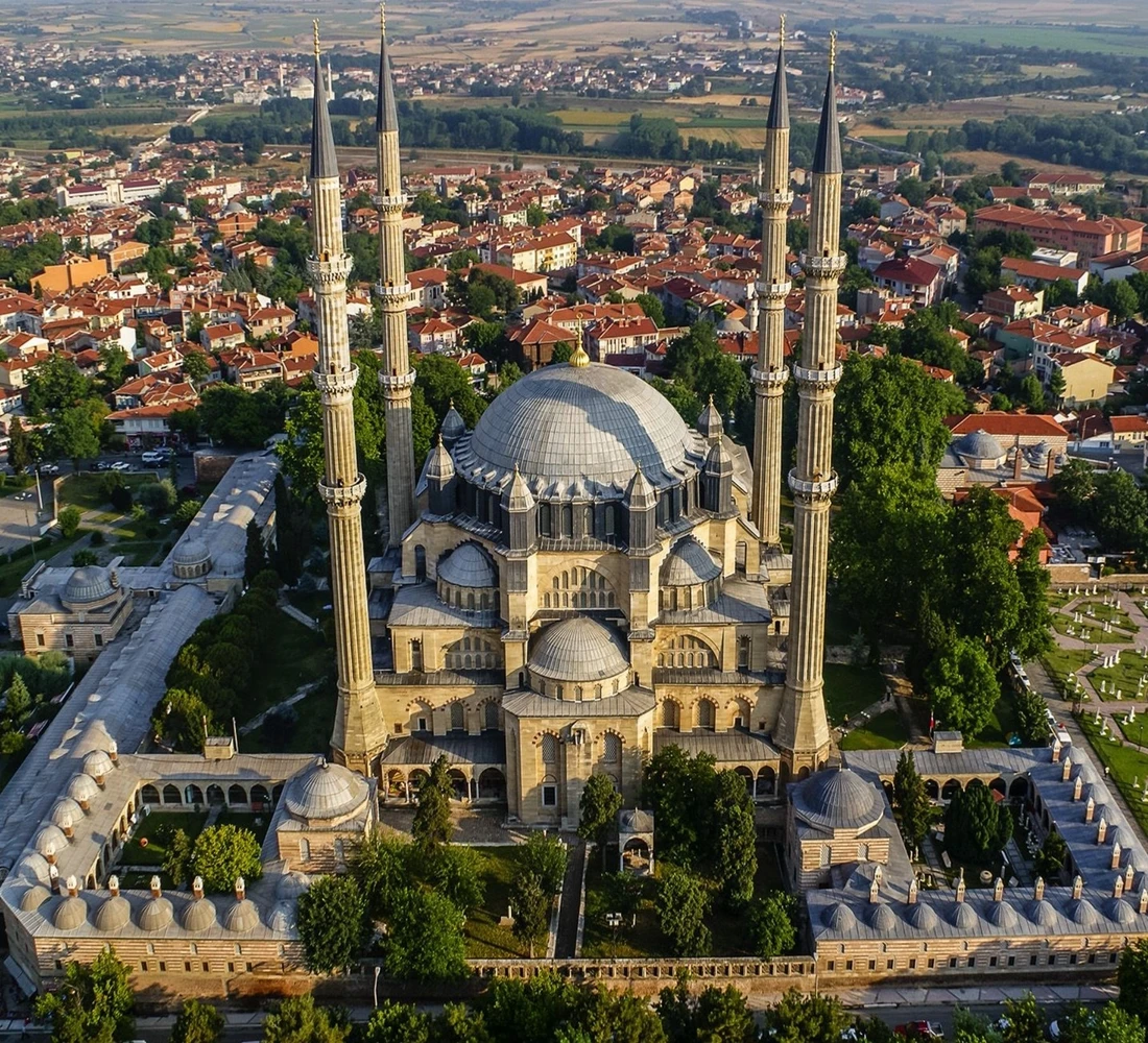 Türkiye'nin İslam Mirasını Keşfetmek: Kadim Camiler ve Medreseler Türkiye'nin İslam Mirasını Keşfetmek: Kadim Camiler ve Medreseler